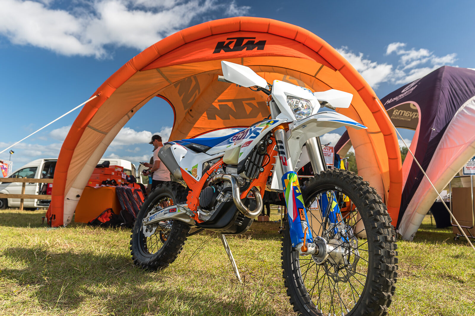 KTM activation arch